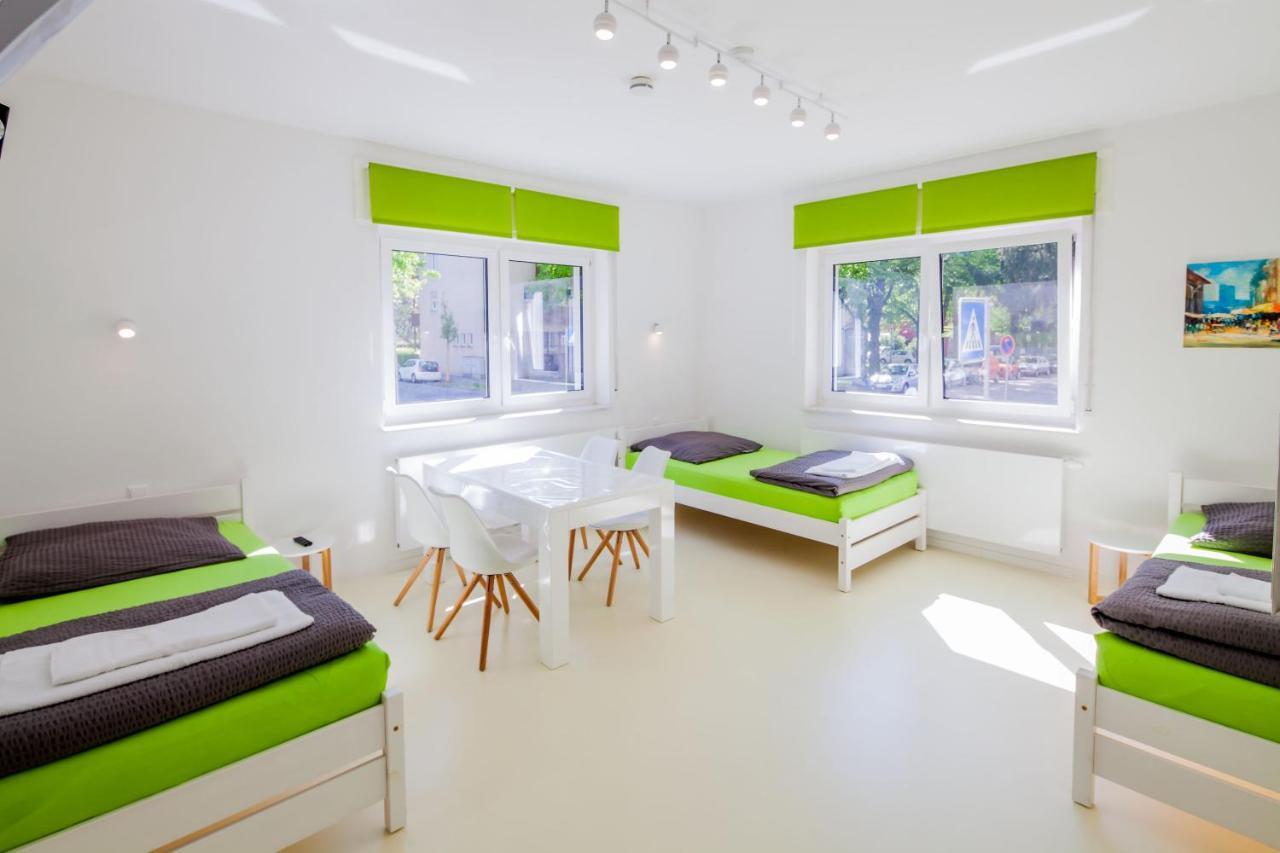 Secondhome Stuttgart - Sehr Schoene Und Moderne Apartments Nahe Dem Historischen Stadtkern Von Esslingen An Esslingen am Neckar Extérieur photo